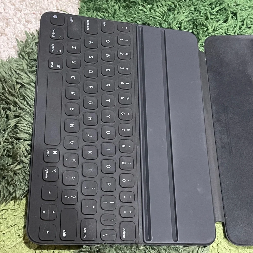 Apple iPad Sleek Black Cover iPad Air